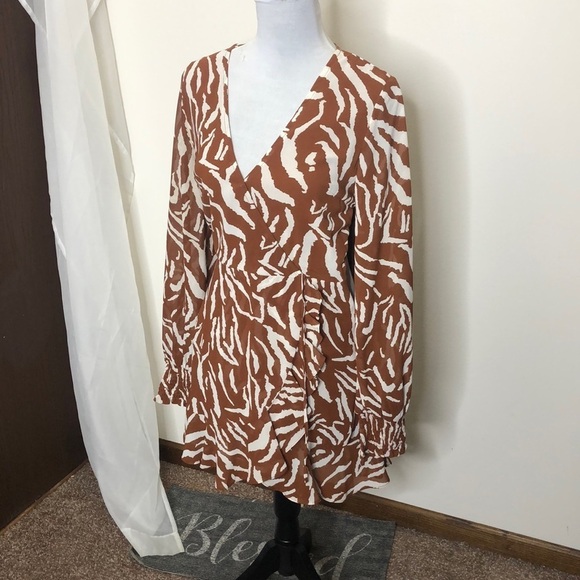 V ery j brown and white sheer long sleeve mini dress size small - Picture 2 of 10